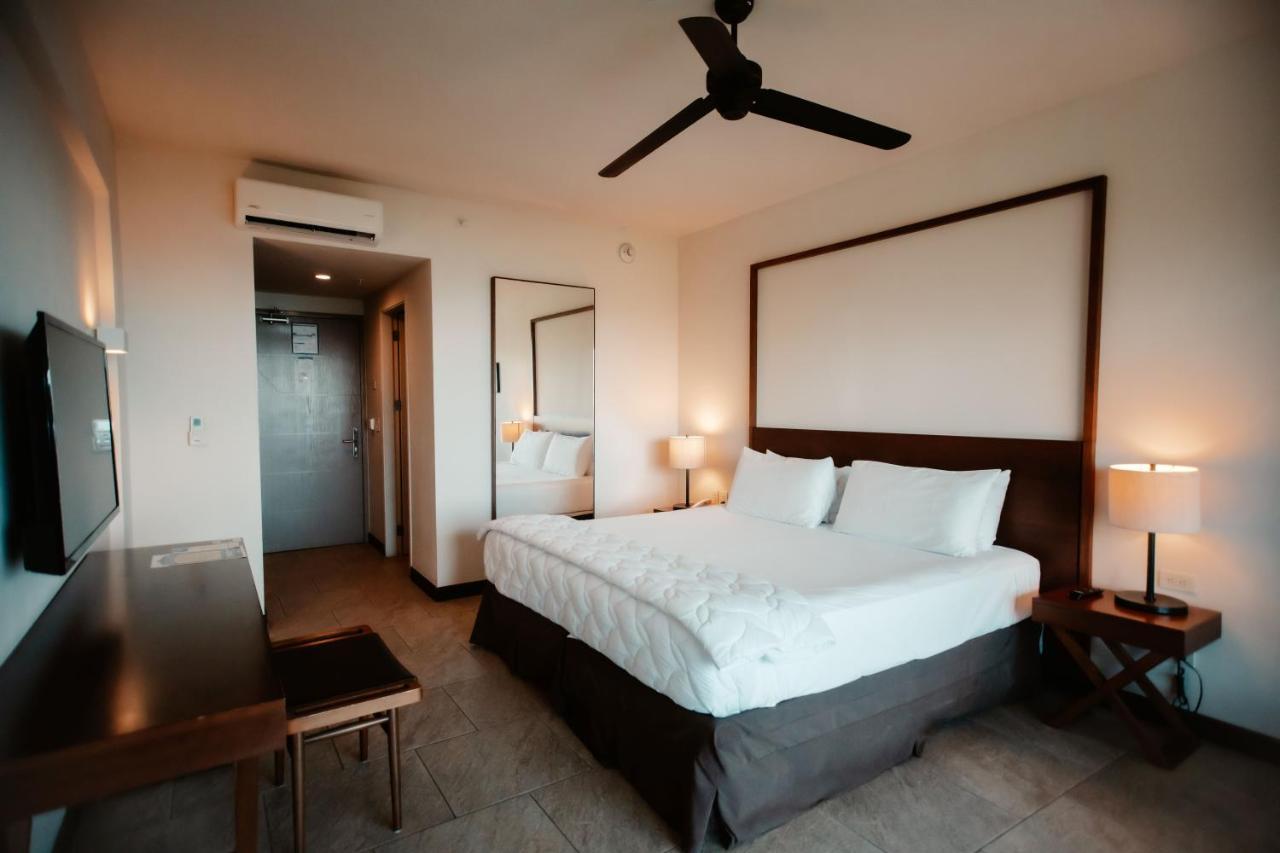 Wyndham Tamarindo Hotel Exterior photo