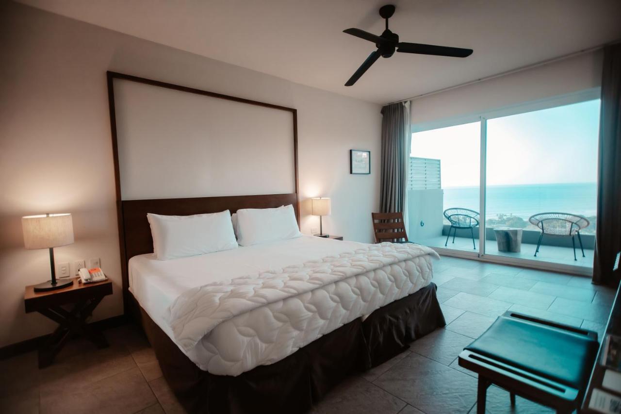 Wyndham Tamarindo Hotel Exterior photo
